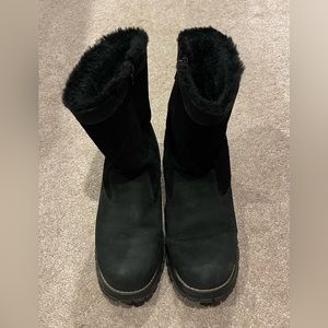 Bass fur lined black boots